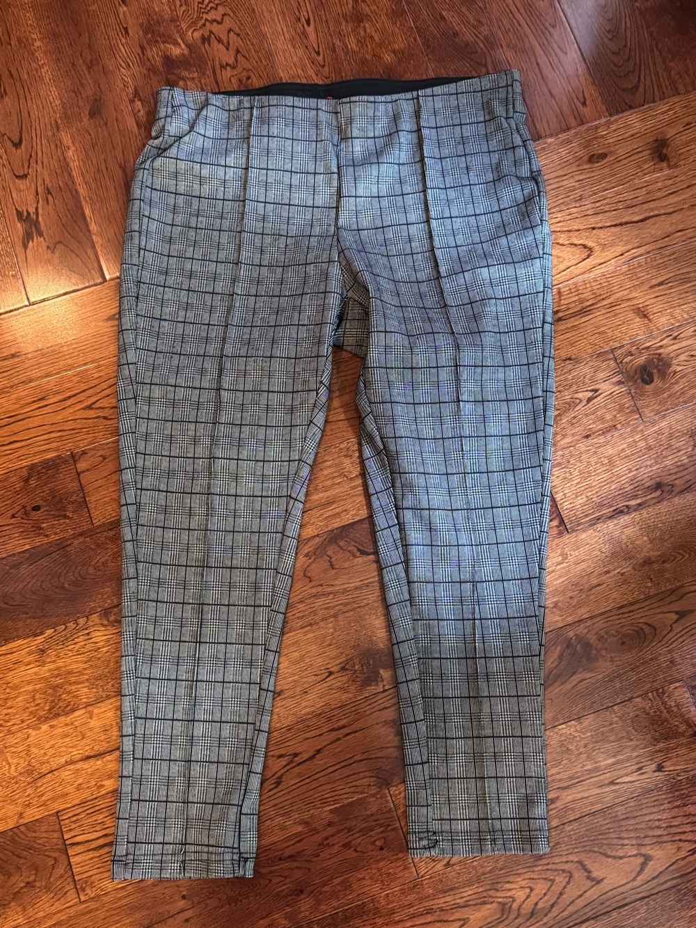 Maze Stretch Window Pane
Ankle Pants NWOT
Say 1X but fit like XL
